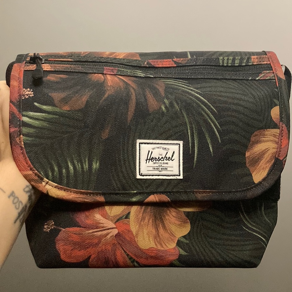 Herschel thermal/shoulder bag